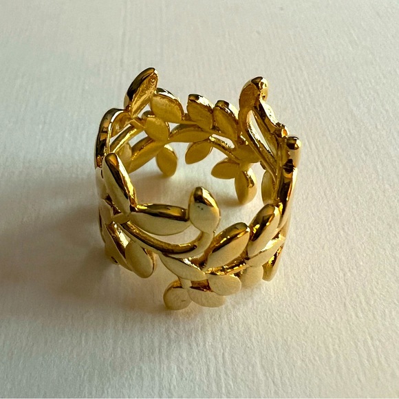 New costume leaf patterned ring size 6 - Picture 2 of 3